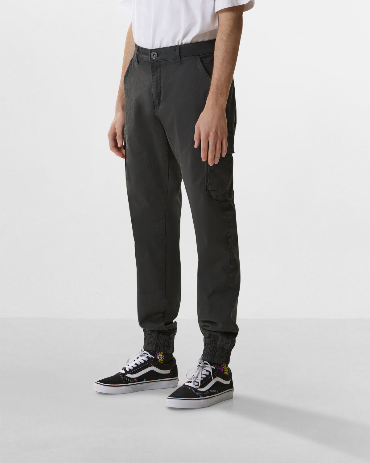 Men | Iconic Stretchy Cargo Charcoal Color