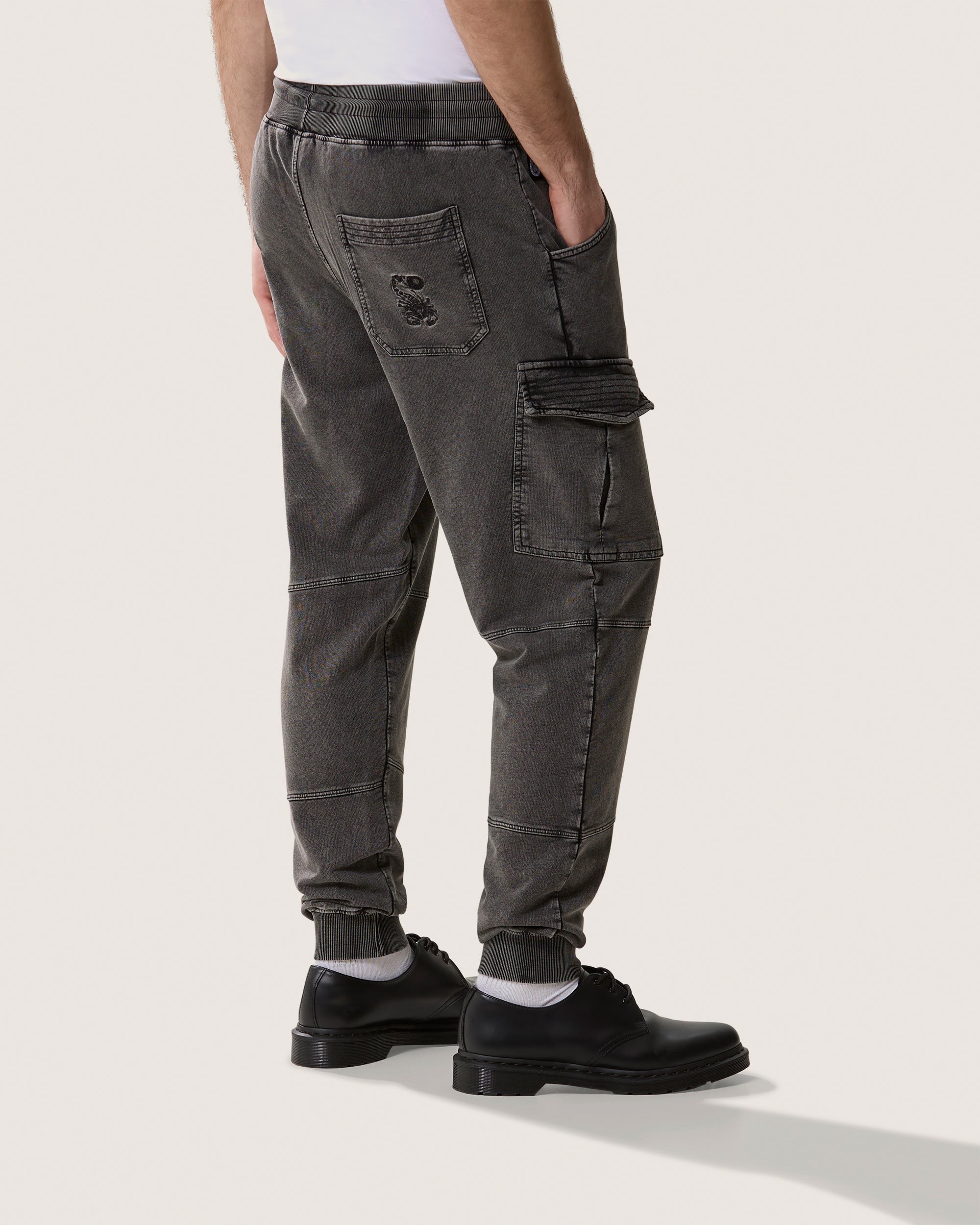 Men's fleece cargo jogger pants