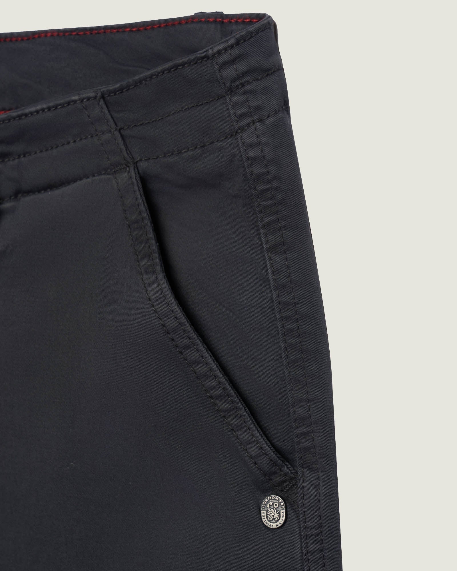 Bermuda cargo iconic con logo ricamato sul retro uomo - Scorpion Bay