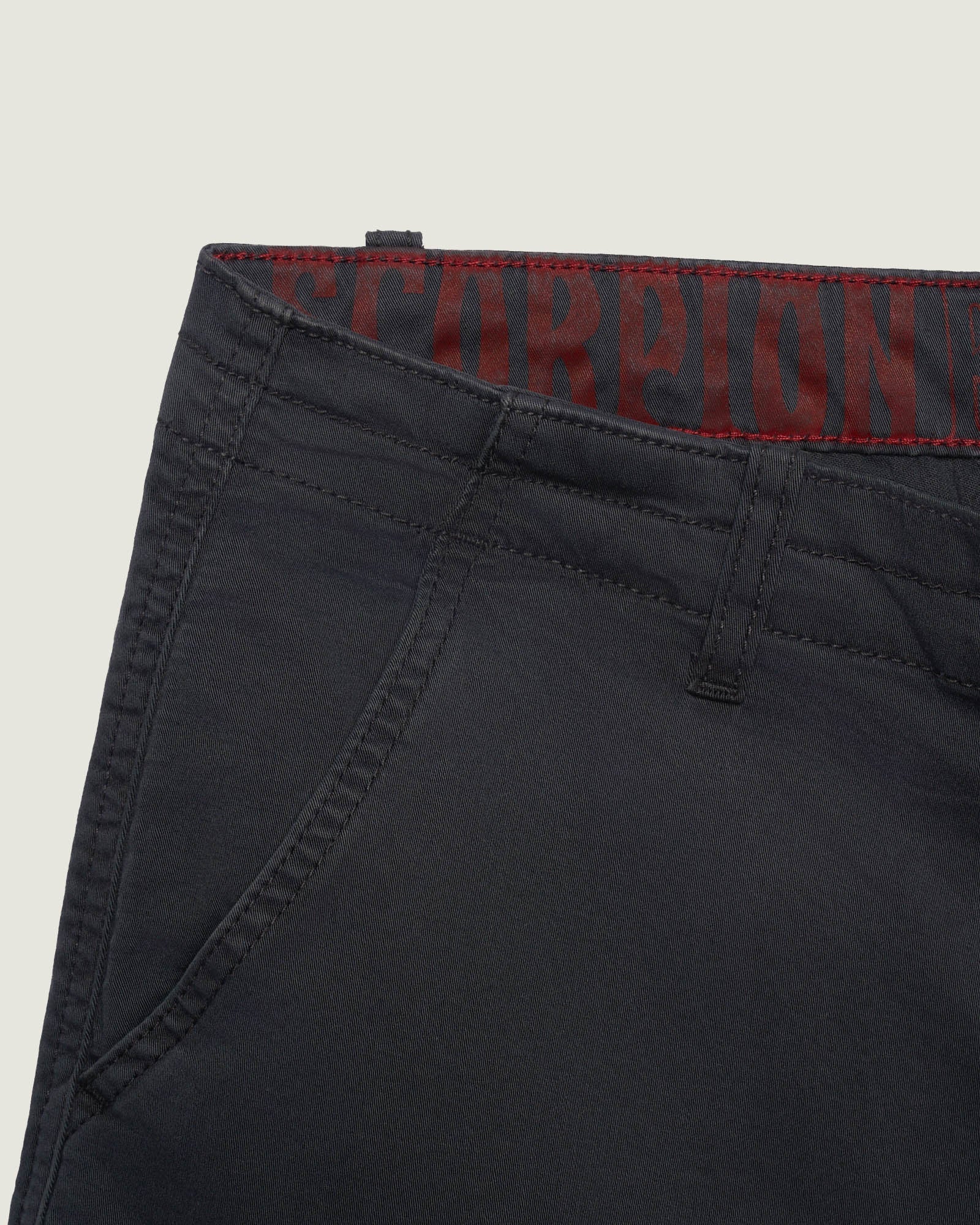 Bermuda cargo iconic con logo ricamato sul retro uomo - Scorpion Bay