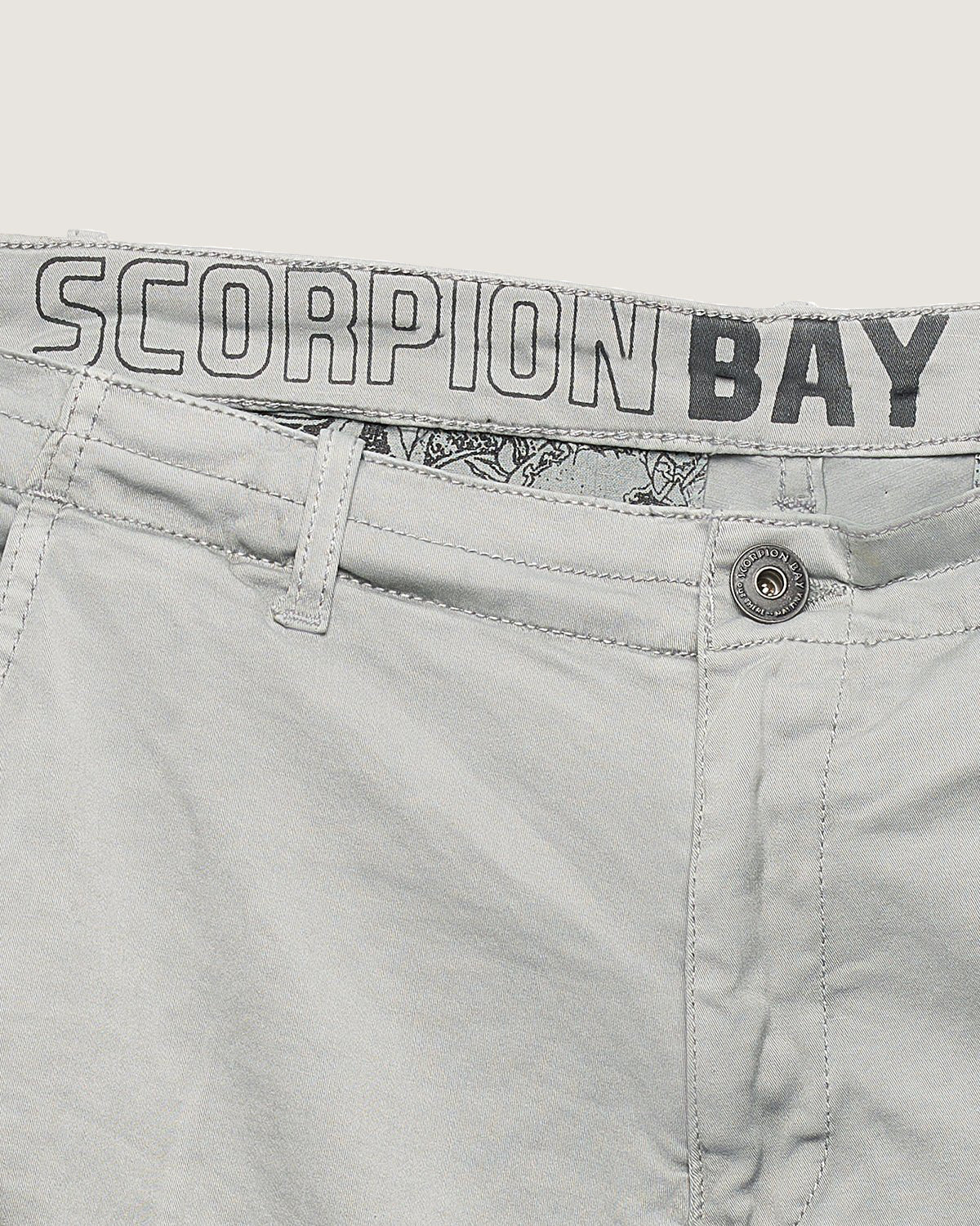 Bermuda cargo iconic con logo ricamato sul retro uomo - Scorpion Bay