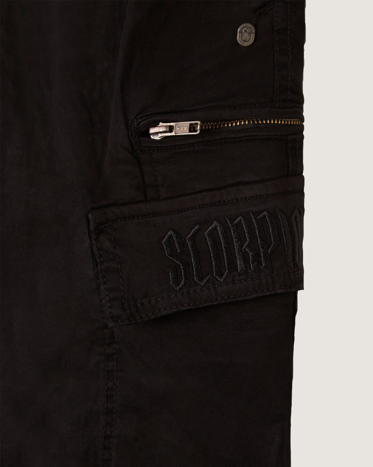 Bermuda cargo multitasca "Gothic Lettering" uomo - Scorpion Bay