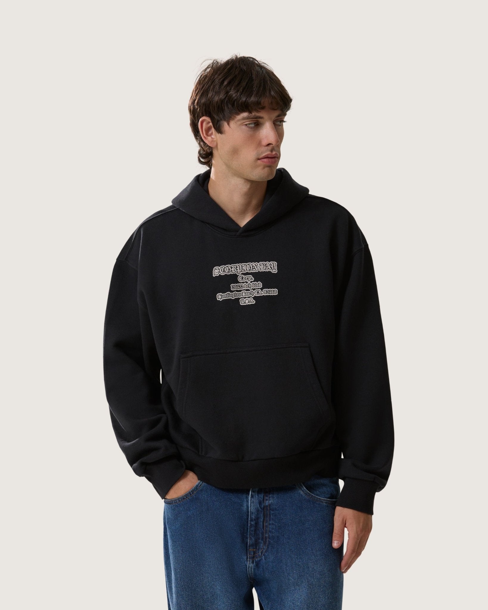 Felpa con cappuccio boxy "Gothic Lettering" uomo - Scorpion Bay