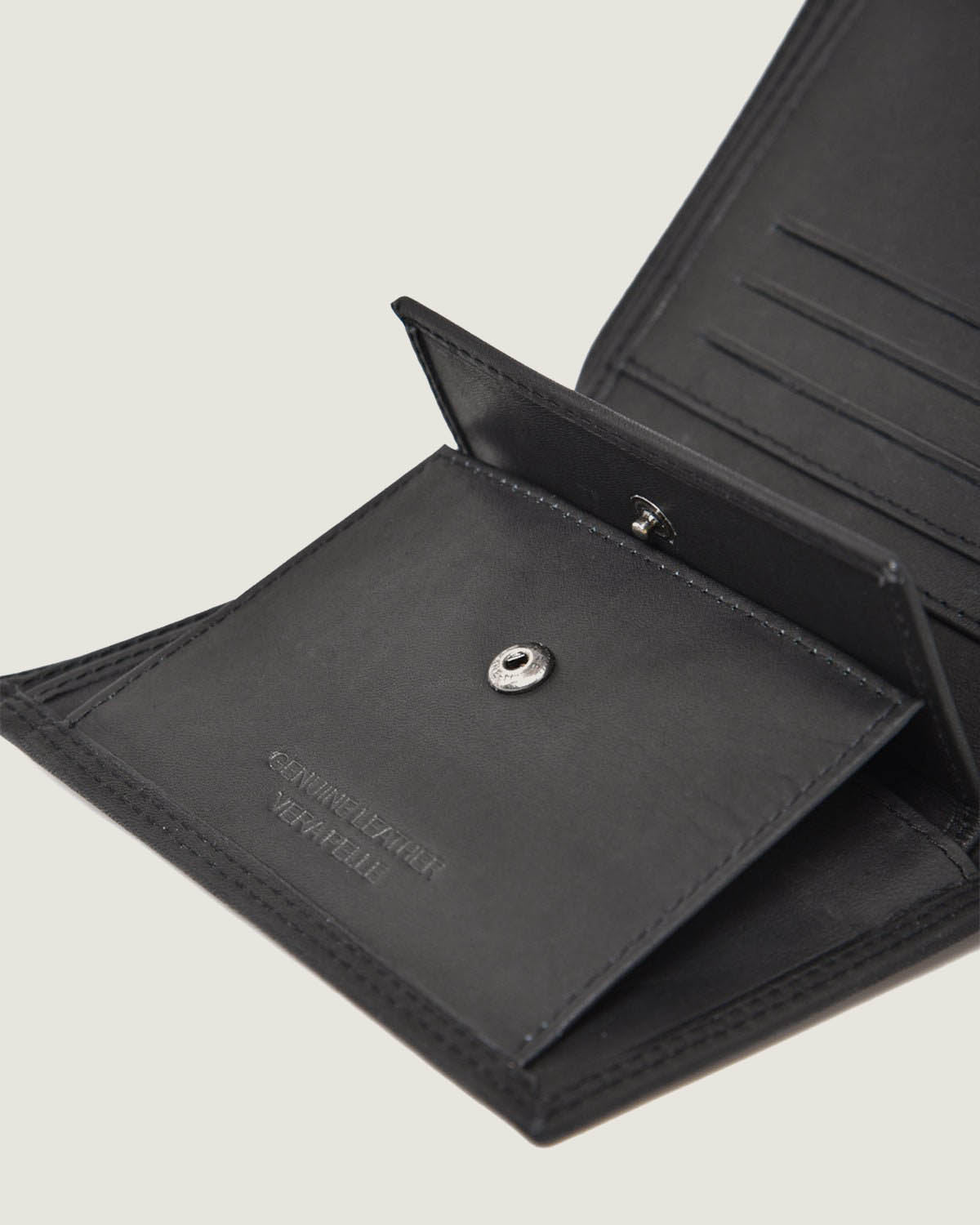 Portafoglio in pelle con catena e logo in metallo - Scorpion Bay