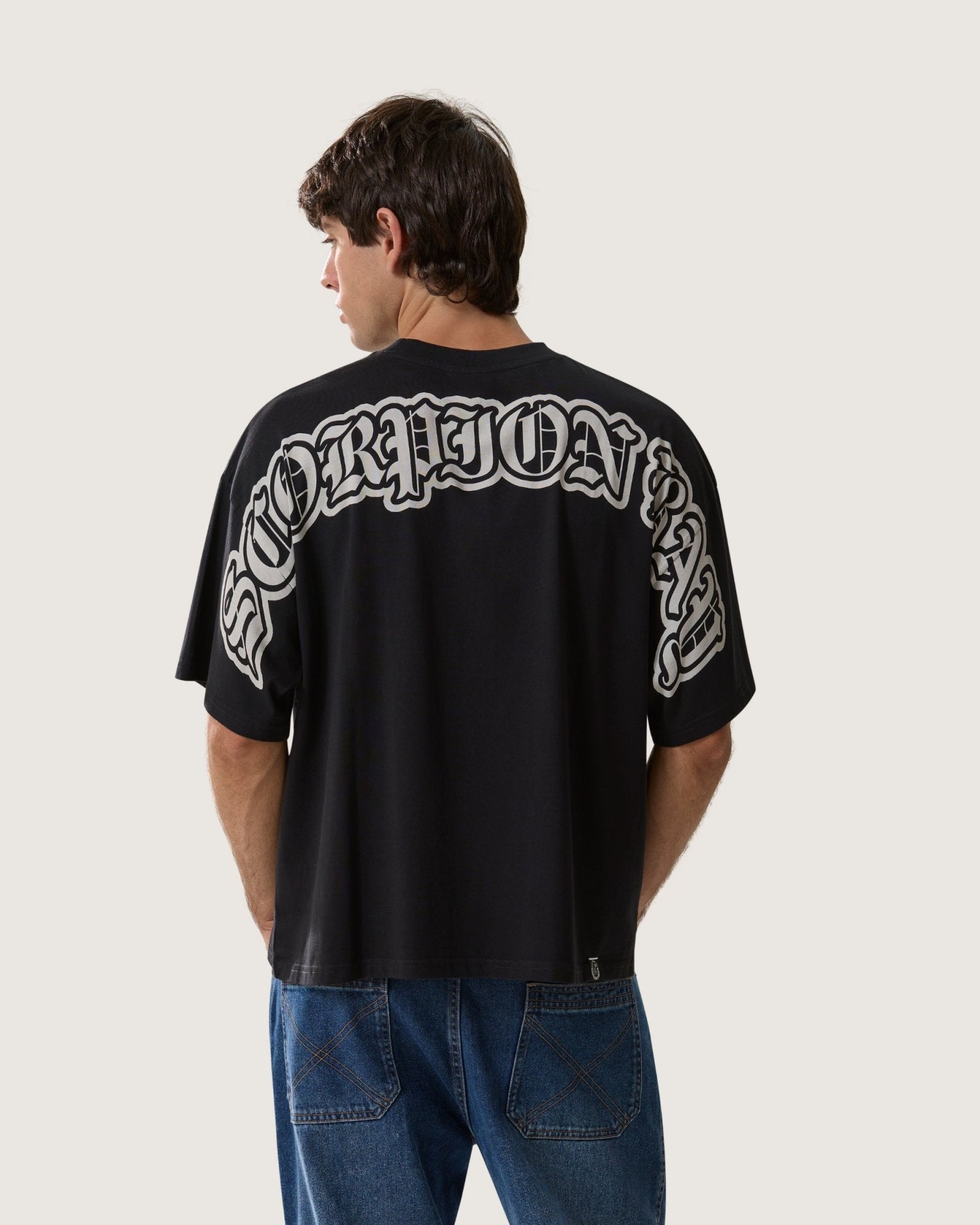 T-shirt boxy "Gothic Lettering" uomo - Scorpion Bay