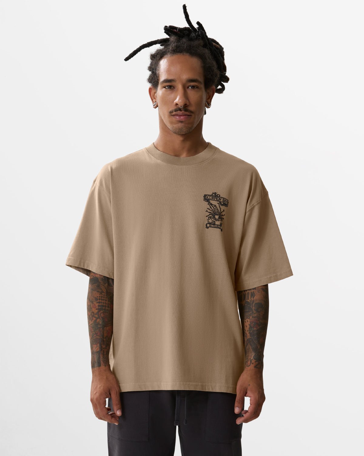 T-Shirt boxy stampata “Scorpion Arrow” uomo - Scorpion Bay