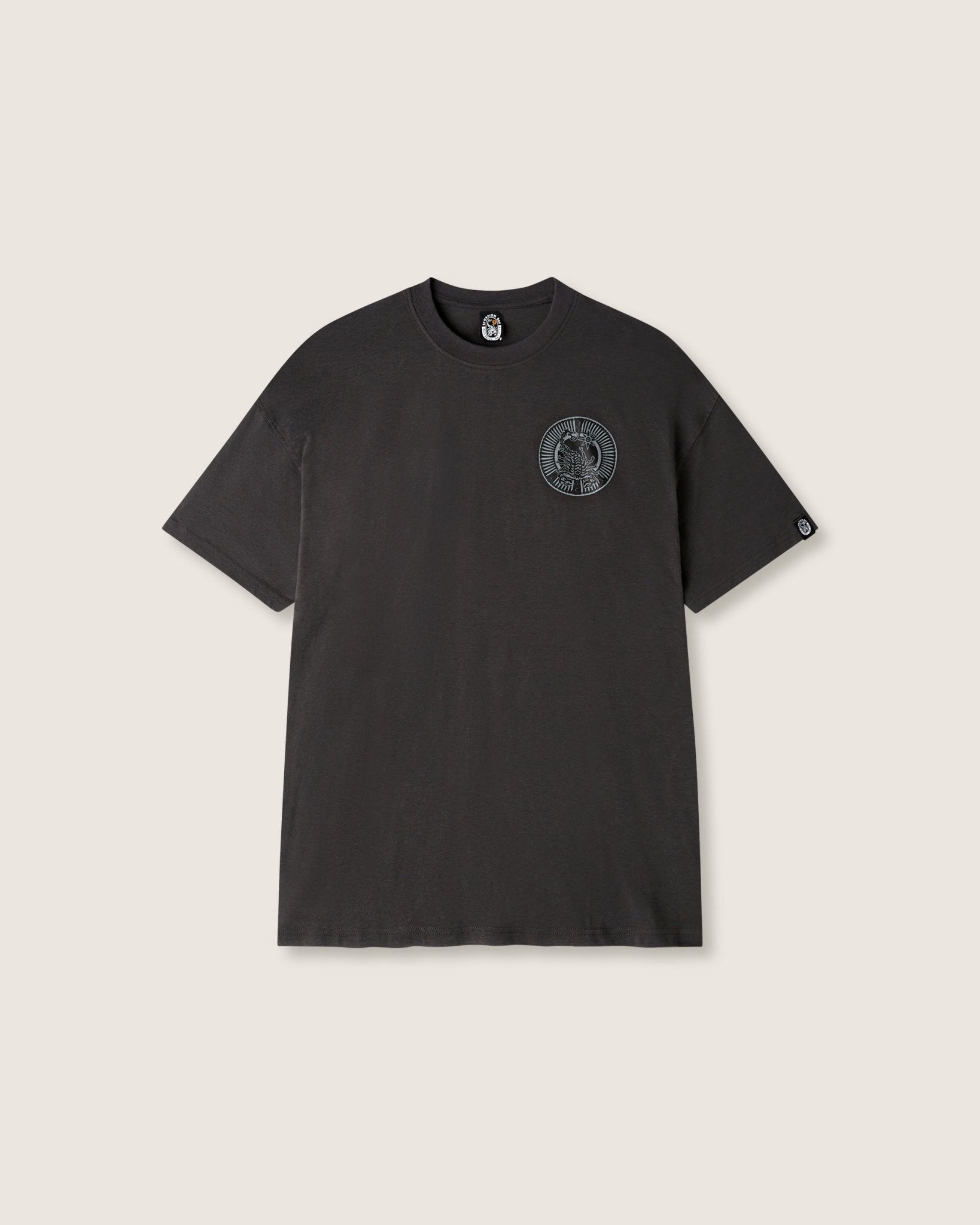 T-Shirt stampata "Buena Suerte" uomo - Scorpion Bay