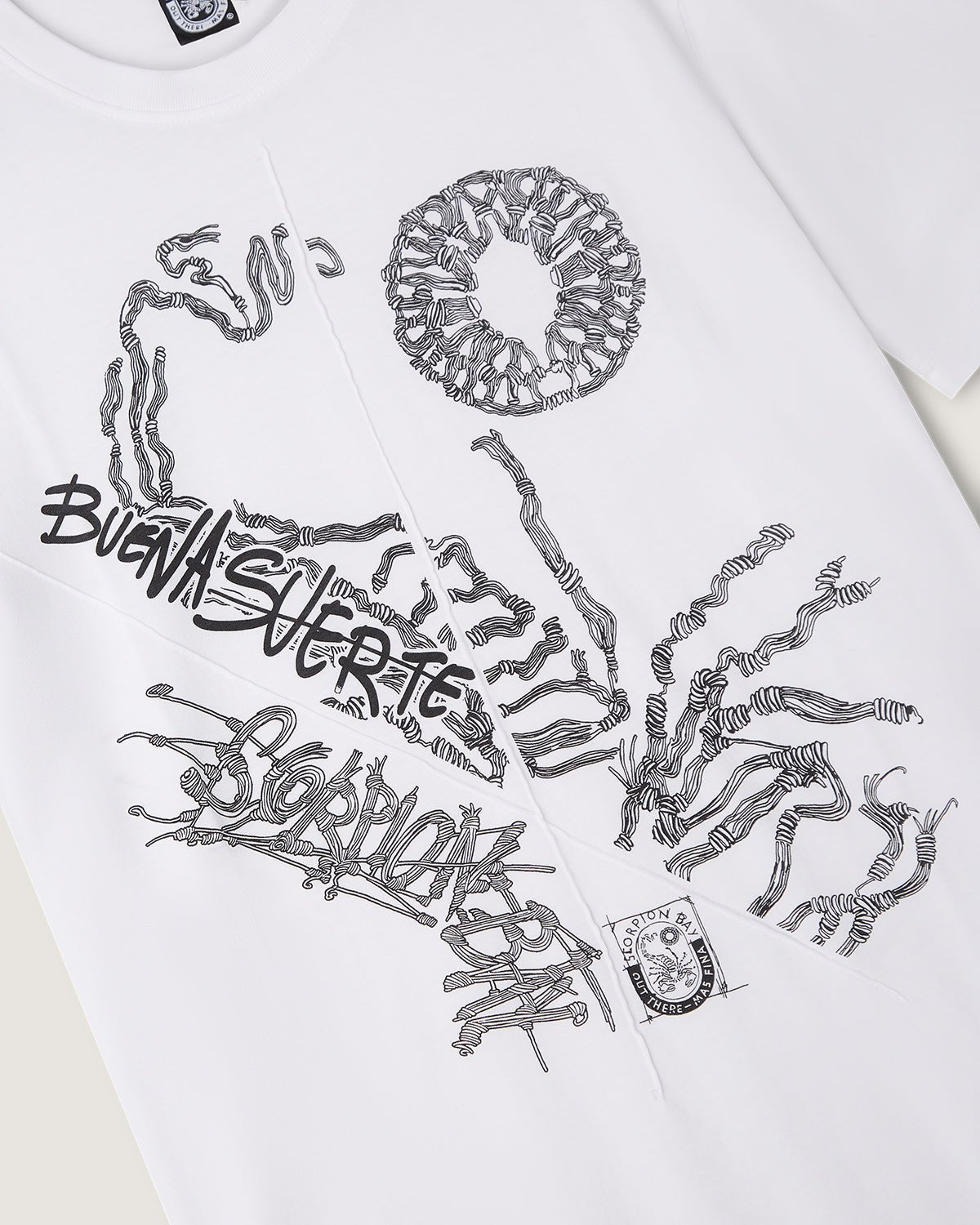 T-shirt stampata "Buona Suerte" con pin - tuck uomo - Scorpion Bay