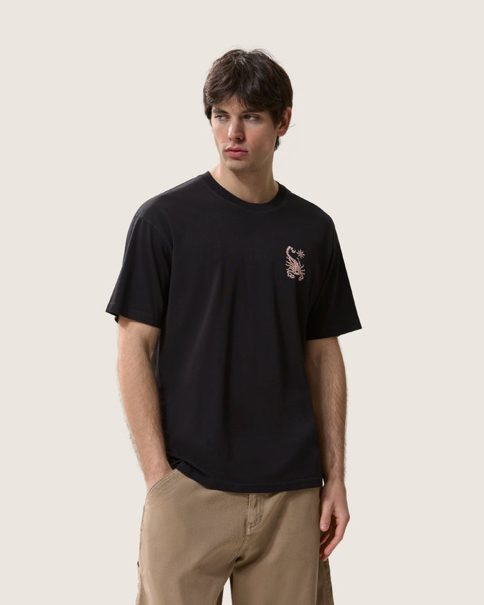 T-shirt stampata "Departamemento De Surfismo" uomo - Scorpion Bay