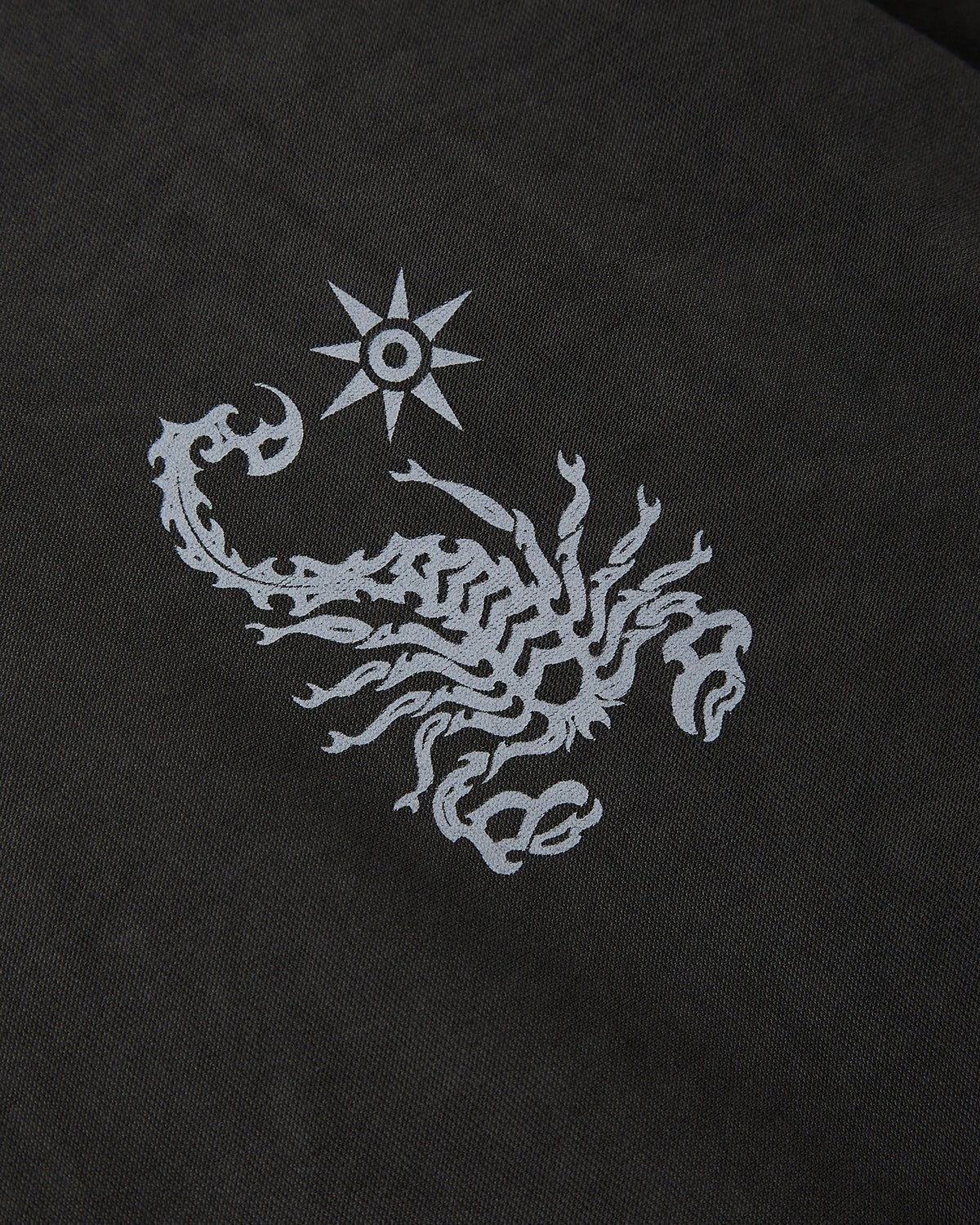 T-shirt stampata double face "Sacrifice" uomo - Scorpion Bay