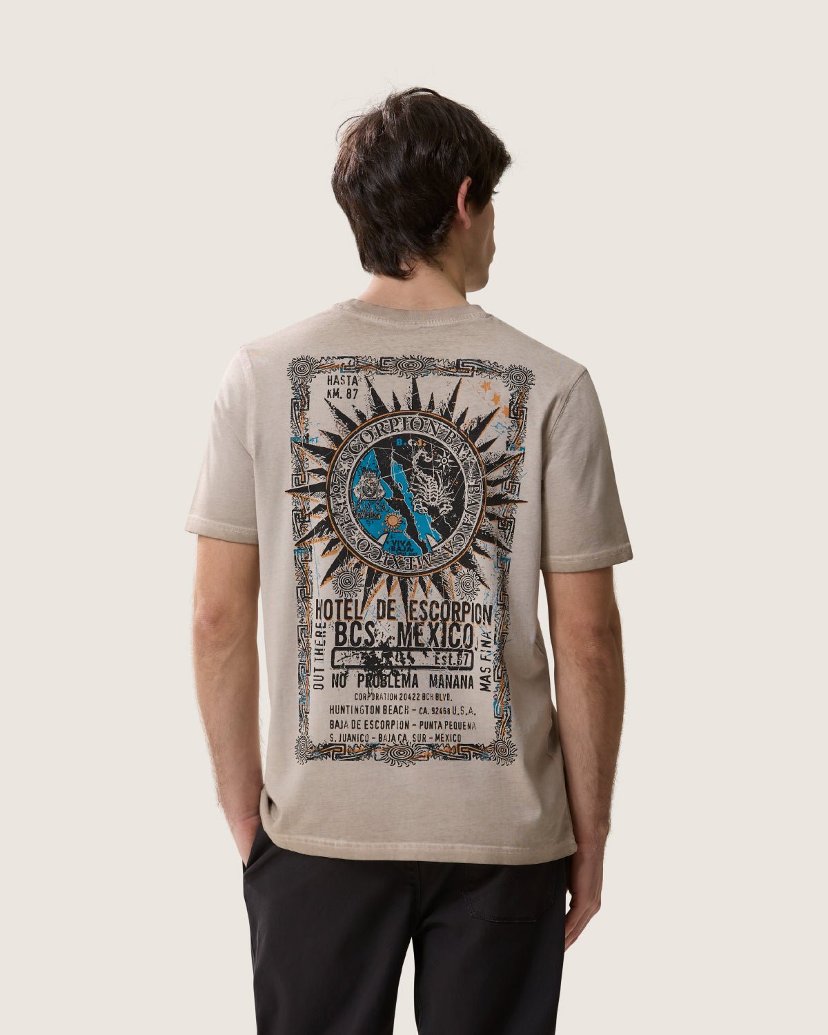 T-shirt stampata "Hotel Map" uomo - Scorpion Bay