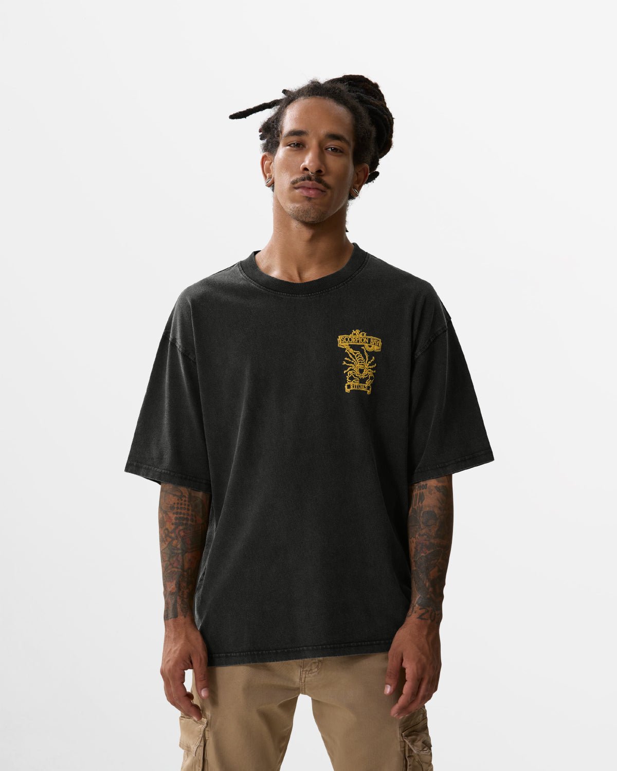 T-Shirt stampata “Scorpion Roses” uomo - Scorpion Bay