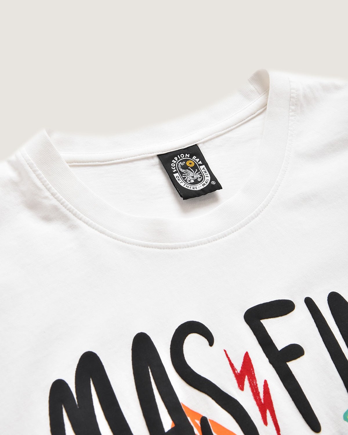 Uomo | T-Shirt Graffiti "Mas Fina" Bianca 100% Cotone - Scorpion Bay